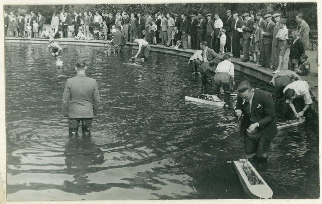 Model boat club